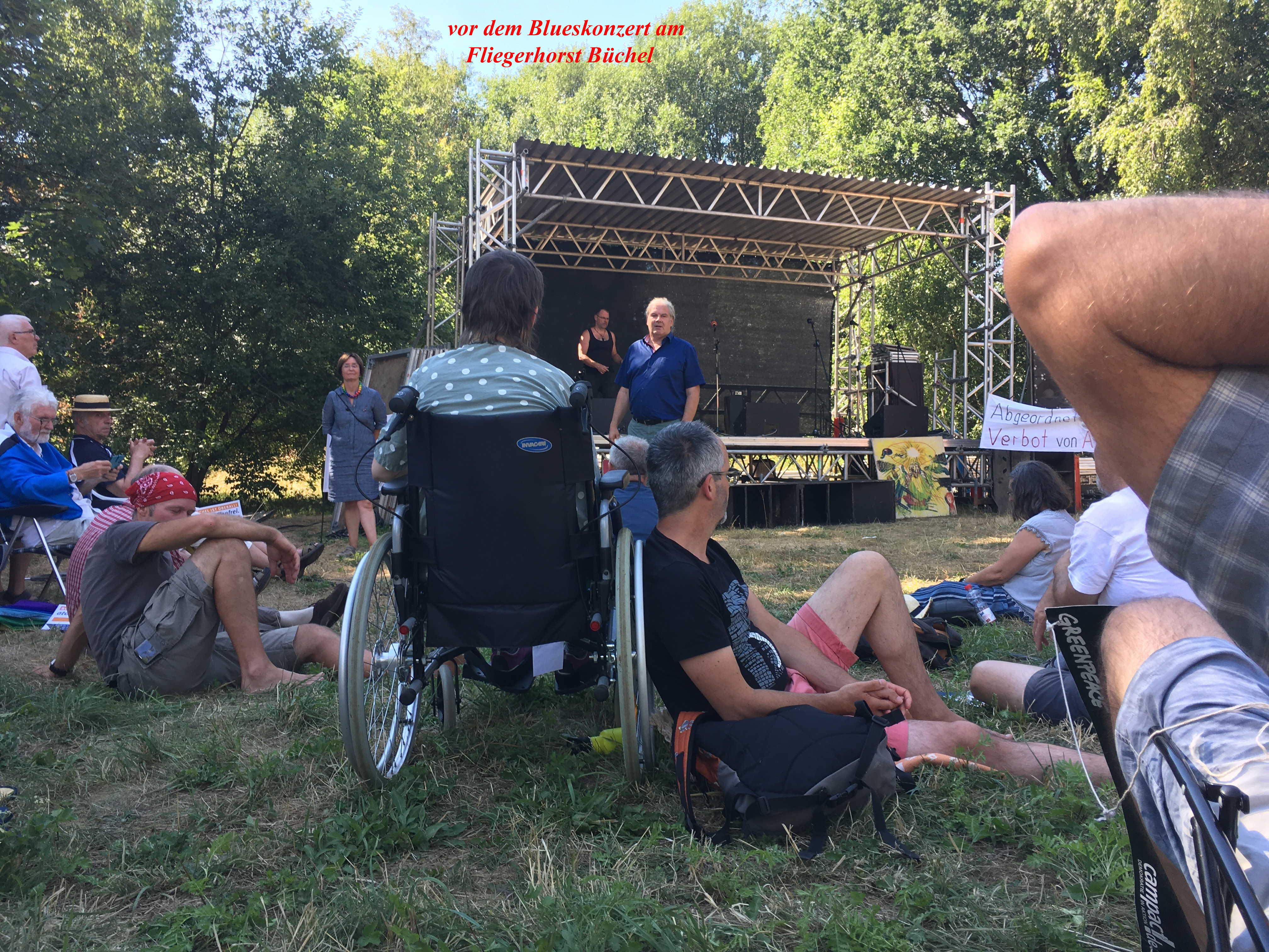 5._vor_dem_blueskonzert_am_fliegerhorst_buechel_kopie.jpg