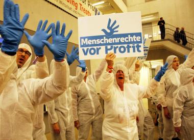 www.attac_.de-kampagnen-menschenrechte-vor-profit-aktionen.jpg